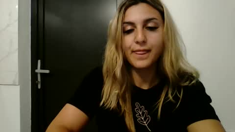 PlayfulNicole online show from June 4, 2:39 am