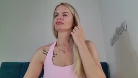 Karolina online show from July 22, 12:30 pm