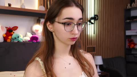 Polly online show from April 4, 3:53 pm