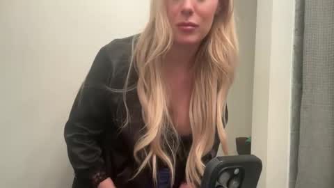 Snapshot of portiabanks chatting on February 16, 5:58 am Portia Banks online show from February 16, 5:58 am