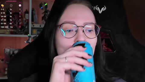 Robyn online show from April 8, 9:42 am