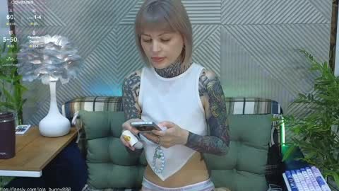 Lola online show from March 29, 5:29 am