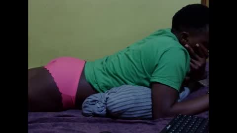 Snapshot of precious_nesh chatting on December 16, 6:46 pm precious_nesh online show from December 16, 6:46 pm