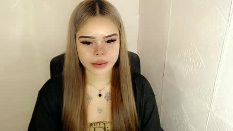 MAXXINE online show from February 28, 5:15 am