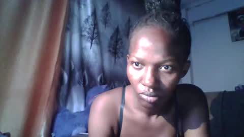 Snapshot of prettie_petitee chatting on February 8, 3:10 am prettie_petitee online show from February 8, 3:10 am