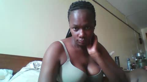 Snapshot of pretty_beib chatting on November 10, 9:19 am Karol online show from November 10, 9:19 am