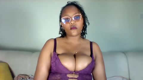 pretty_dee1 online show from July 28, 6:20 pm