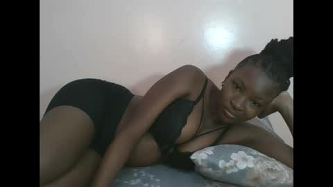 Snapshot of pretty_ebony2 chatting on February 24, 4:32 am Anne online show from February 24, 4:32 am