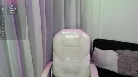 pretty online show from February 27, 11:32 am