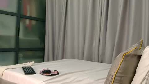 pretty_josey online show from May 25, 3:23 am