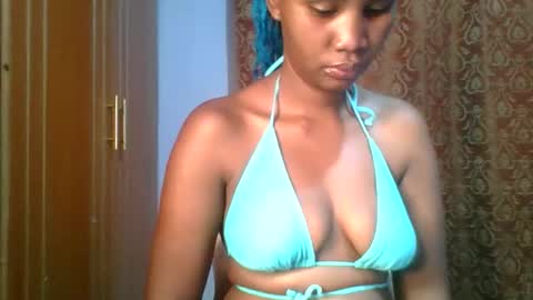 pretty_leilah online show from January 19, 1:53 am