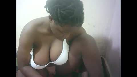 pretty_milan online show from May 19, 6:09 am