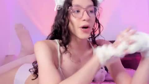 pretty_moonn2 online show from July 15, 8:58 pm