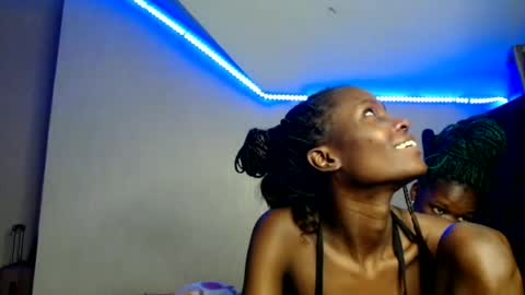 Snapshot of pretty_nyra chatting on June 22, 3:25 am Nyra online show from June 22, 3:25 am