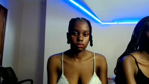 Snapshot of pretty_nyra chatting on June 25, 5:23 am Nyra online show from June 25, 5:23 am