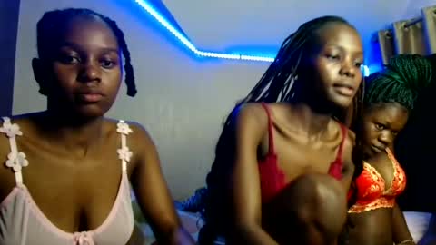 Snapshot of pretty_nyra chatting on June 28, 7:20 pm Nyra online show from June 28, 7:20 pm