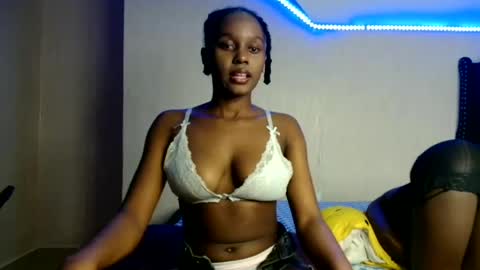 Snapshot of pretty_nyra chatting on July 5, 4:19 am Nyra online show from July 5, 4:19 am
