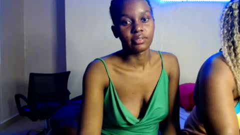 Snapshot of pretty_nyra chatting on July 10, 10:01 pm Nyra online show from July 10, 10:01 pm