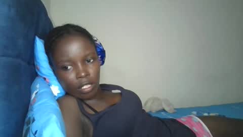 pretty_petite_ebony online show from February 5, 9:41 pm
