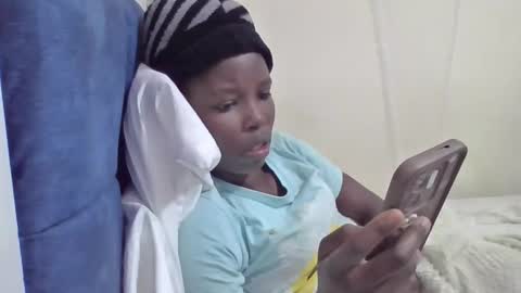 pretty_petite_ebony online show from April 3, 6:33 am