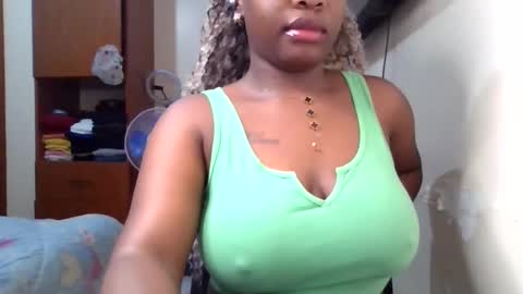 pretty_shila online show from May 11, 12:05 am