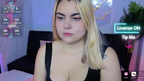 pretty_tay online show from May 21, 11:39 am