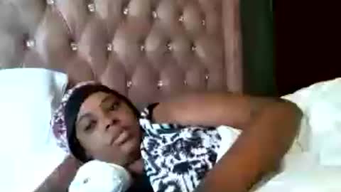 Snapshot of pretty_zii chatting on July 5, 7:04 am zii online show from July 5, 7:04 am