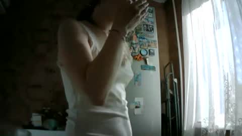 Snapshot of prettybella_7 chatting on May 19, 3:46 am Bella online show from May 19, 3:46 am