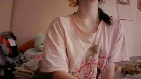 Snapshot of prettybella_7 chatting on May 28, 9:17 am Bella online show from May 28, 9:17 am