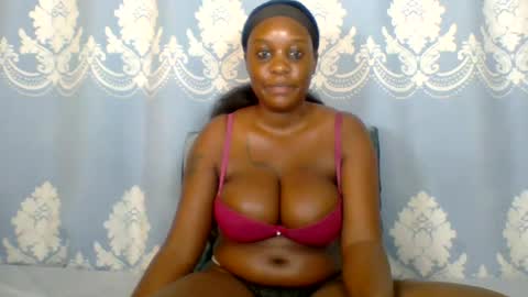 Snapshot of prettydarkskin002 chatting on July 4, 10:43 am SHANIA online show from July 4, 10:43 am