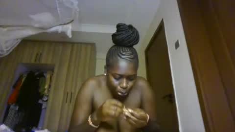 prettydulce online show from July 15, 1:27 pm