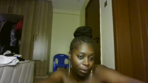 prettydulce online show from July 28, 2:40 am