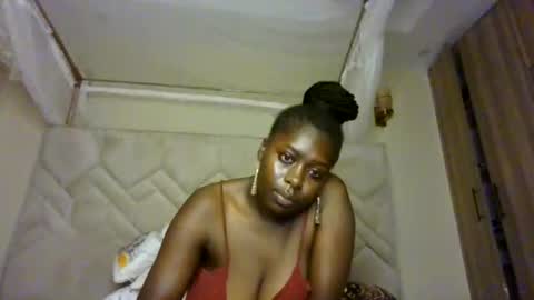 prettydulce online show from August 3, 2:43 am