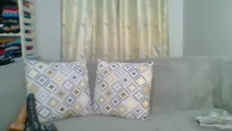 PrettyEla online show from April 25, 9:45 am