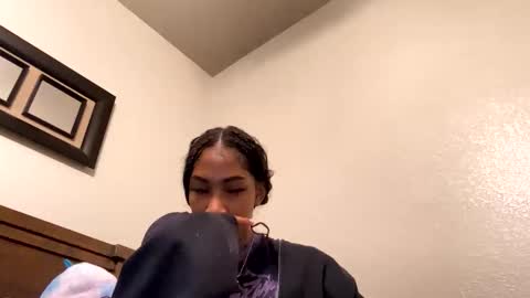 Snapshot of prettyfacefemale chatting on October 15, 10:54 pm prettyfacefemale online show from October 15, 10:54 pm