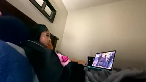 Snapshot of prettyfacefemale chatting on February 3, 6:40 am prettyfacefemale online show from February 3, 6:40 am