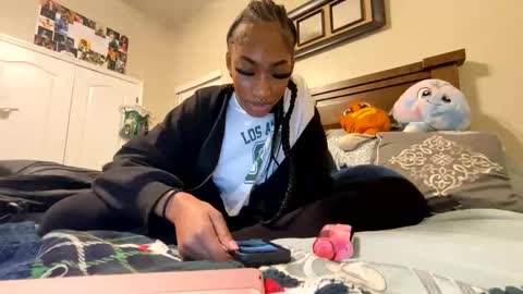 Snapshot of prettyfacefemale chatting on February 12, 3:45 am prettyfacefemale online show from February 12, 3:45 am