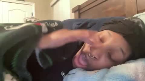 Snapshot of prettyfacefemale chatting on February 18, 6:53 am prettyfacefemale online show from February 18, 6:53 am