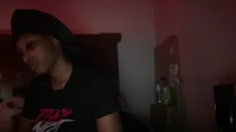 prettyfacefemale online show from August 5, 6:38 am