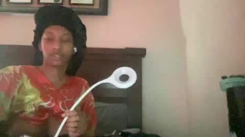 prettyfacefemale online show from August 6, 7:10 am