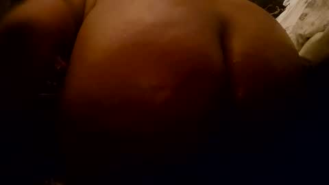 Snapshot of prettylips3 chatting on December 7, 1:07 pm Mona Red online show from December 7, 1:07 pm