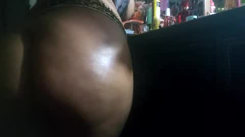 Snapshot of prettylips3 chatting on March 5, 11:38 am Mona Red online show from March 5, 11:38 am