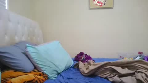 prettylondond online show from July 18, 1:10 am