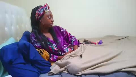 prettylondond online show from July 23, 7:45 pm