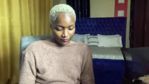 Snapshot of prettyquee chatting on August 3, 4:33 pm sasha online show from August 3, 4:33 pm