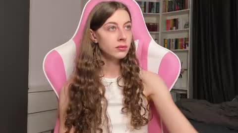 Snapshot of prettysomething chatting on July 7, 6:05 am Sophie next stream will be at Monday i will wait you guys online show from July 7, 6:05 am