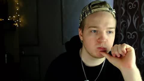 Snapshot of princ4real chatting on March 4, 9:07 am prince online show from March 4, 9:07 am