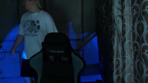 Snapshot of princ4real chatting on March 12, 7:06 pm prince online show from March 12, 7:06 pm