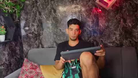 prince_arthur77 online show from February 28, 1:23 pm