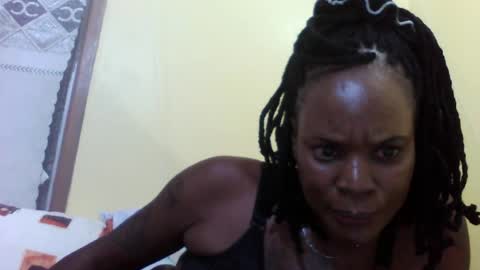 Snapshot of princessmiles2 chatting on July 5, 2:29 am phelly online show from July 5, 2:29 am